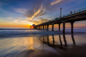 Fototapeta premium Stunning Sunset at Manhattan Beach Pier