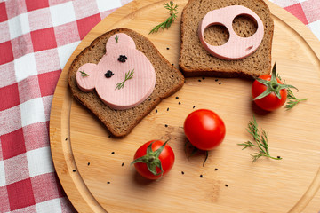 Sausage with black bread and tomate for lunch, Black bread with tomato on the wooden background, Tomates with black bread, 
