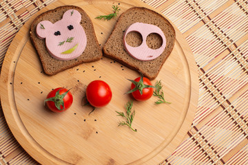 Sausage with black bread and tomate for lunch, Black bread with tomato on the wooden background, Tomates with black bread, 