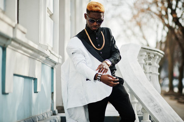 Chic handsome african american man in white suit and black shirt. - obrazy, fototapety, plakaty