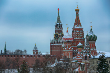 Obraz premium The Moscow Kremlin. Beautiful winter view of St. Basil’s Cathedral and Spasskaya Tower