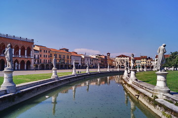 Obraz na płótnie Canvas Canal of Prato della Valle square, Padua, Italy