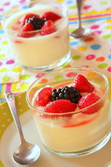 Fruit vanilla dessert
