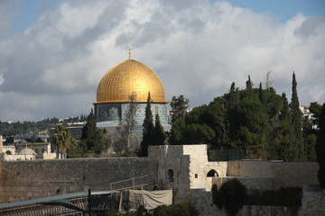 Obraz premium Golden Mosque dome of the rock in the center of Jerusalem