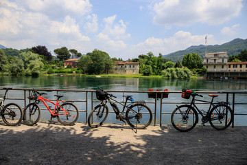biciclette lungo il fiume Adda