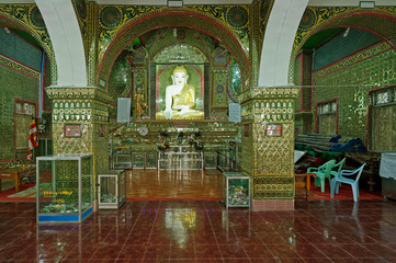 Intérieur de la pagode Sutaungpyei