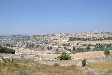 Fototapeta na wymiar Panoramic view to Jerusalem Old city and Temple Mount, Dome of the Rock from Mt. of Olives, Israel