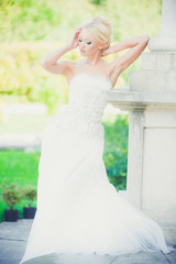 Obraz premium Beautiful bride sensual portrait before wedding ceremony