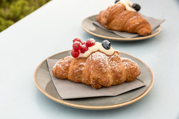 Creamy croissant with berries