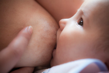 Getting a comfy attachment for breastfeeding concept