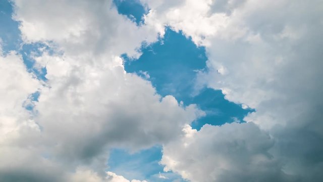 4K Time lapse video video Scene of A group of fluffy white clouds movement whit blue sky on the day good weather and wind. nature and travel concept.