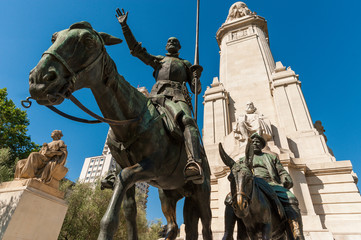 Fototapeta premium Bronze sculptures of Don Quixote and Sancho Panza at the Cervantes monument, Plaza de Espana, Madrid, Spain