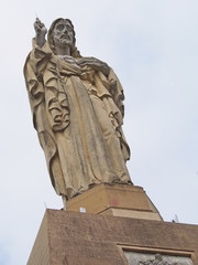 Naklejka premium La Statue du Sacré-Coeur sur le Mont Urgull à Saint-Sébastien (Espagne)