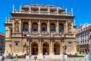 Fototapeta na wymiar Oper Budapest