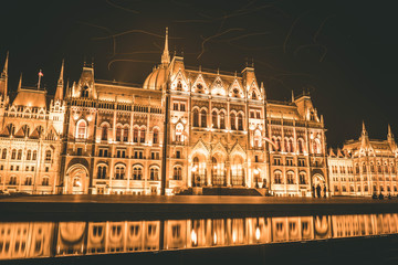 Fototapeta na wymiar Budapest parlament - night city
