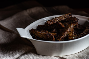 Croutons with salt and garlic