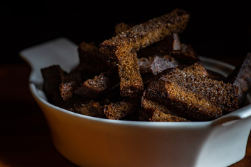Croutons with salt and garlic