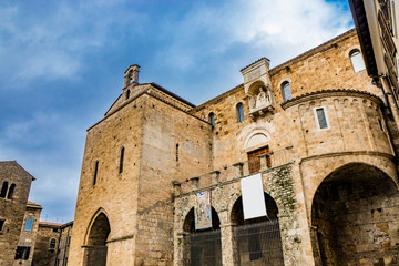 Side facade of the Cathedral Basilica of Santa Maria Annunziata, in Piazza Innocenzo III. Stone buildings from the Middle Ages. Niche with a statue of Pope Boniface VIII. Anagni, Frosinone, Italy.