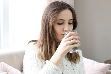 beatiful young woman drinking water 