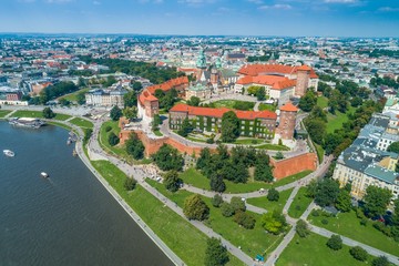 Fototapeta na wymiar Zamek Królewski Wawel w Krakowie. Zdjęcie lotnicze