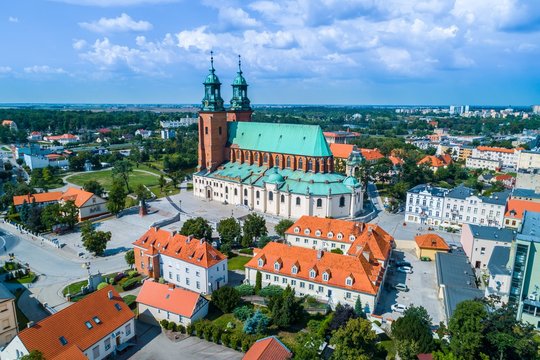 Katedra Gniezno z lotu ptaka. Polska