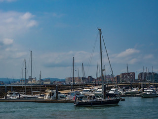 Santander / Hiszpania - 14 lipca 2018: Port jachtowy w Santander w słoneczny lipcowy dzień © Adam Wrobel
