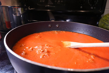 Cooking tomato sauce