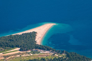 Cercles muraux Plage de la Corne d'Or, Brac, Croatie Zlatni Rat (Golden Cape ou Golden Horn) célèbre plage turquoise de la ville de Bol sur l& 39 île de Brac, Dalmatie, Croatie. Plage de sable de Zlatni Rat à Bol sur l& 39 île de Brac en Croatie en été.