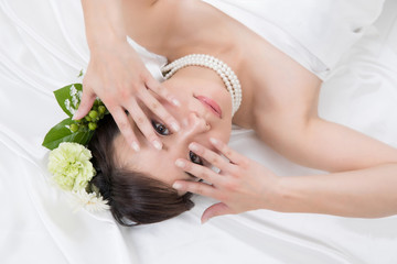 ドレスを着た女性