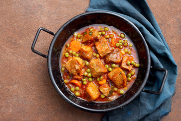 Carne spezzatino di manzo con condimenti vari