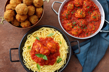 pasta con Polpette polpette con pomodoro e fritte