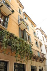 Fototapeta na wymiar Häuserfassade Hauswand in Verona Italien