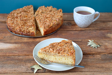 Honigkuchen mit Mandelkruste