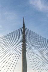 Obraz premium szczyt mostu, niebo i chmury