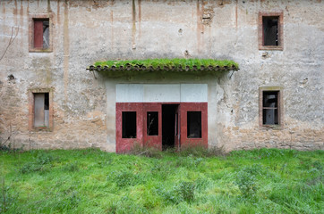 Old ruined building with vegetation