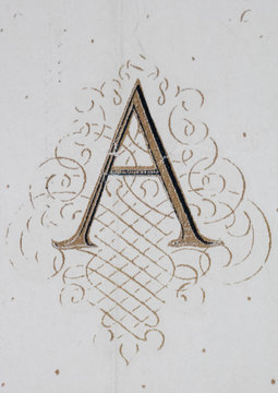 lettre A majuscule avec enluminure dor&eacute;e &agrave; l'ancienne style baroque