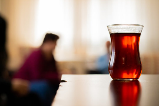 Menage Bilder – Durchsuchen 3,119 Archivfotos, Vektorgrafiken und ...