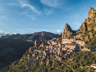 Paese abbandonato in montagna Pentedattilo frazione di Melito di Porto Salvo. Calabria