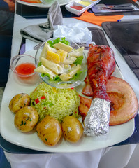 Plato navideño con pavo y pernil