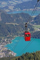 Kabinenseilbahn auf das Zw&ouml;lferhorn