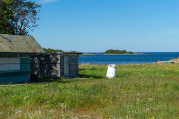 Old broken pressure chamber is on the street