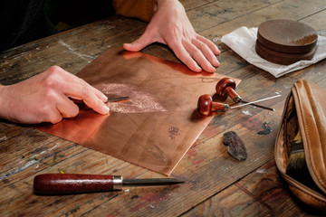 Gravure au burin, taille directe, technique de l'estampe, pierre à aiguiser