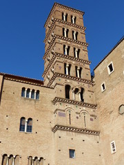 Fototapeta na wymiar Campanile romanico della basilica San Giovanni e Paolo a Roma in Italia.