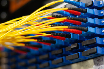 Glasfaser-Panel im einem EDV Schrank