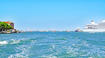 Vista de Venecia desde el mar, Italia, Europa