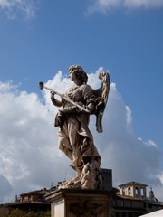Fototapeta na wymiar Castillo de Sant'Angelo o Castel Sant'Angelo, Mausoleo de Adriano o Mole Adrianorum, es un monumento de Roma situado en la orilla del río Tíber.