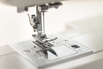 Sewing machine closeup mechanism