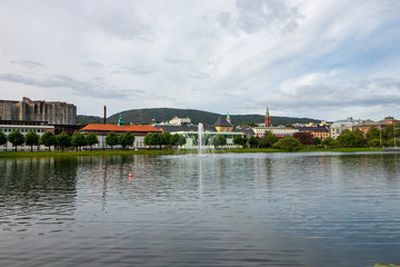 Fototapeta na wymiar Fountain in a lake in the city of Bergen, Norway.