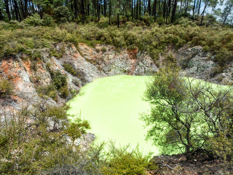 Waiotapu Thermal Wonderland Devil's Bath - New Zealand