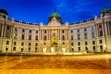 Fototapeta na wymiar The Hofburg Palace in Vienna, beautiful twilight view